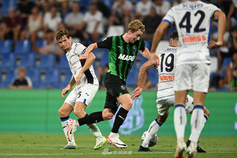 锋或中场的 锋或中场的