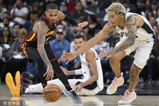 上展现出强 上展现出强